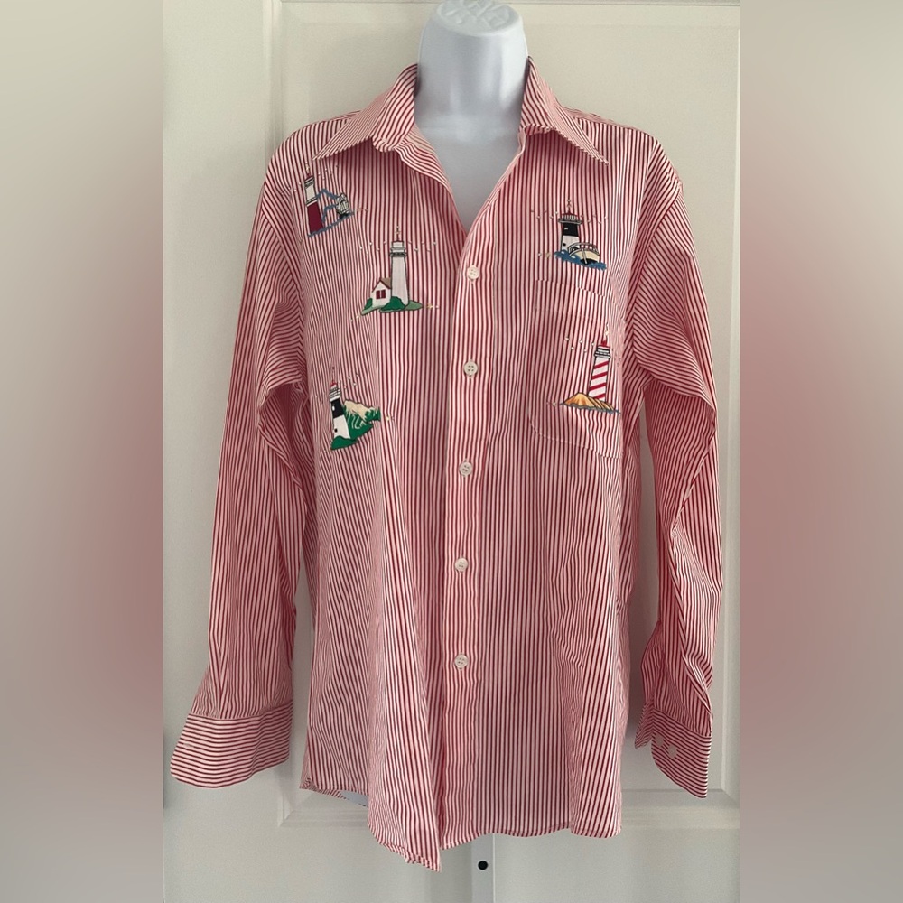 Las Olas Versus Vintage Embroidered Lighthouse Top.
Size Small.